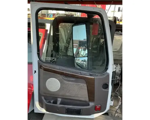 VOLVO VNL670 Door Assembly, Front