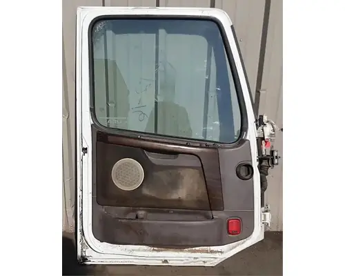VOLVO VNL670 Door Assembly, Front