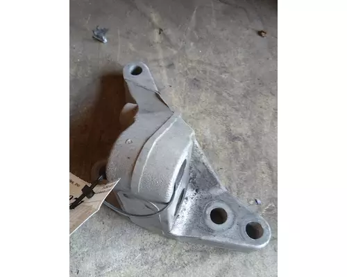 VOLVO VNL670 Engine Mounts