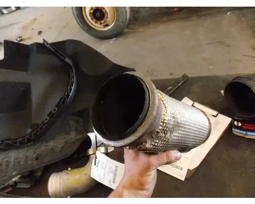 VOLVO VNL670 Exhaust Pipe