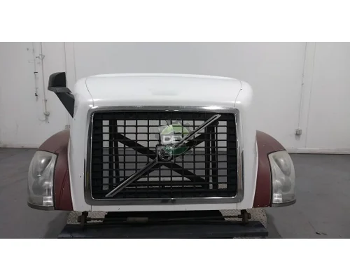 VOLVO VNL670 Hood