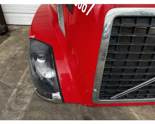 VOLVO VNL670 Hood