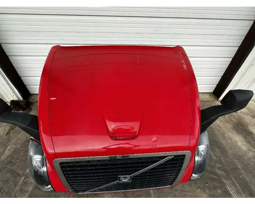 VOLVO VNL670 Hood