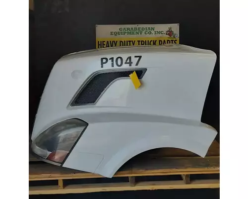 VOLVO VNL670 Hood