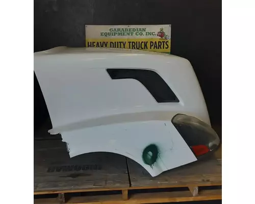 VOLVO VNL670 Hood