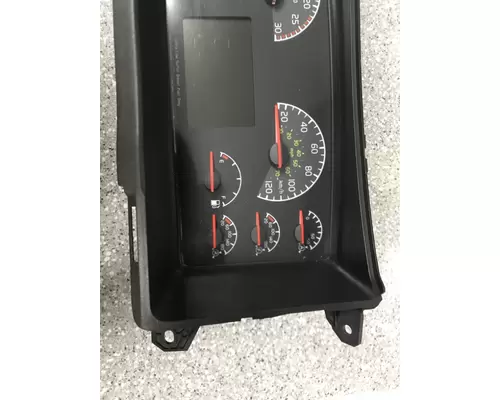 VOLVO VNL670 Instrument Cluster