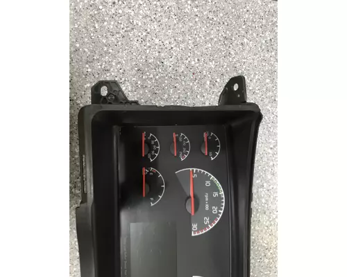 VOLVO VNL670 Instrument Cluster