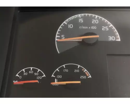 VOLVO VNL670 Instrument Cluster