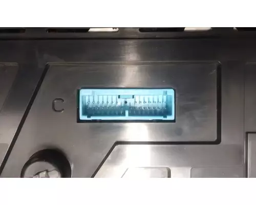 VOLVO VNL670 Instrument Cluster