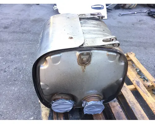 VOLVO VNL670 Muffler