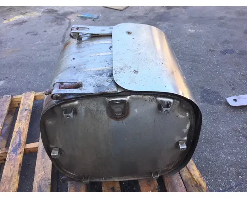 VOLVO VNL670 Muffler