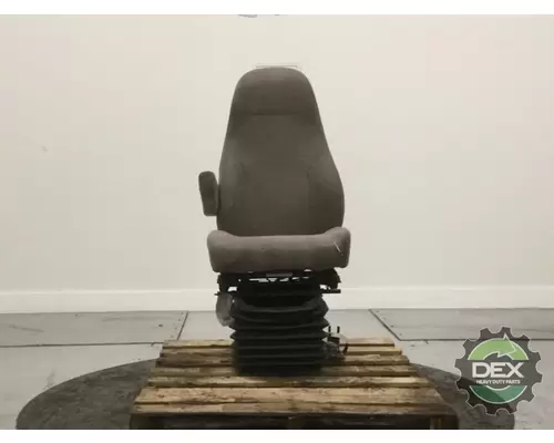 VOLVO VNL670 Seat, Front