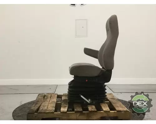 VOLVO VNL670 Seat, Front