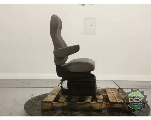 VOLVO VNL670 Seat, Front