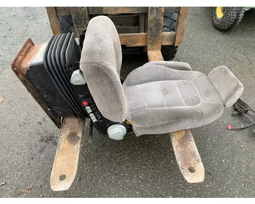 VOLVO VNL670 Seat, Front