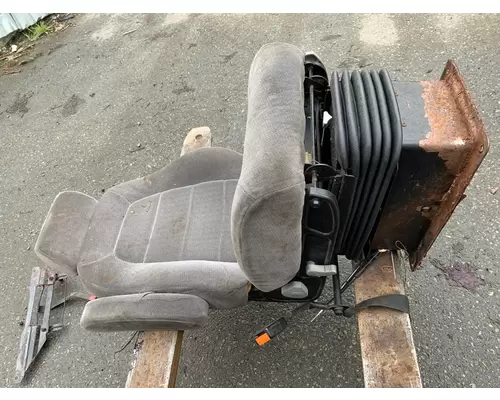 VOLVO VNL670 Seat, Front