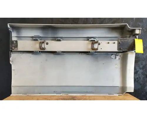 VOLVO VNL670 Side Fairing