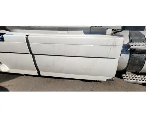 VOLVO VNL670 Side Fairing