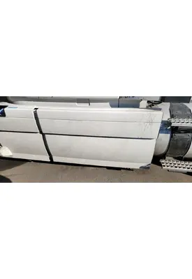 VOLVO VNL670 Side Fairing