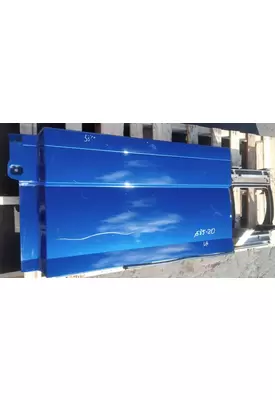 VOLVO VNL670 Side Fairing