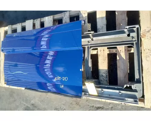 VOLVO VNL670 Side Fairing