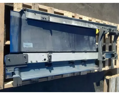VOLVO VNL670 Side Fairing