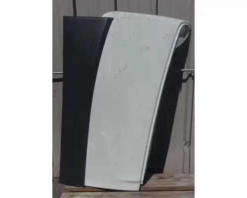 VOLVO VNL670 Side Fairing