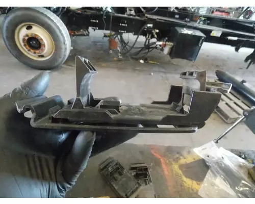 VOLVO VNL670 Side Skirt Bracket