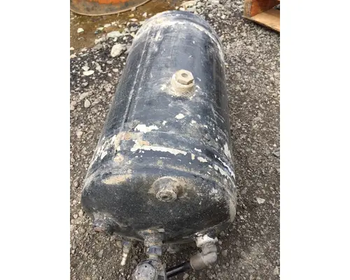 VOLVO VNL67 Air Tank