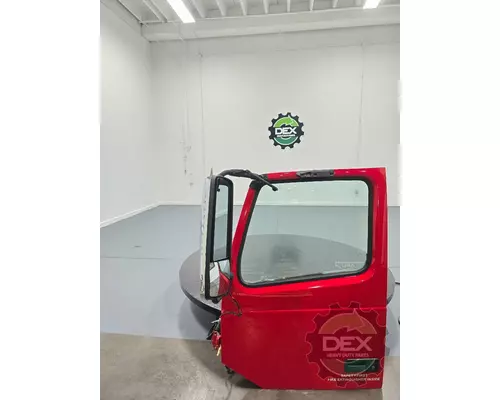 VOLVO VNL730 Door Assembly, Front