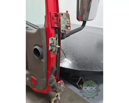 VOLVO VNL730 Door Assembly, Front