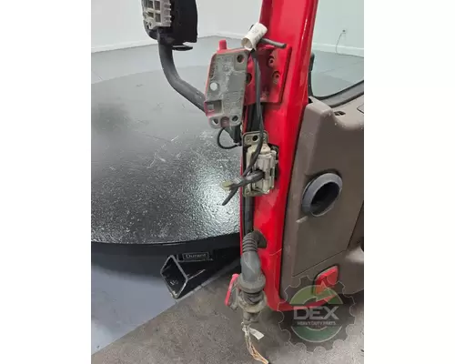 VOLVO VNL730 Door Assembly, Front
