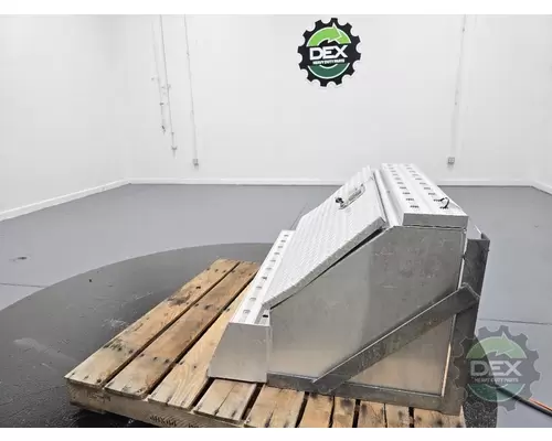 VOLVO VNL730 Tool Box