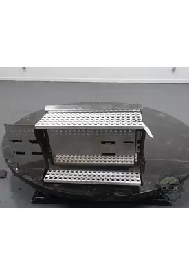 VOLVO VNL740 8271 foot step, chassi mounted