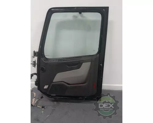 VOLVO VNL740 Door Assembly, Front