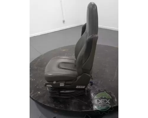 VOLVO VNL740 Seat, Front