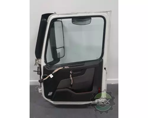 VOLVO VNL760 8311 side door, complete
