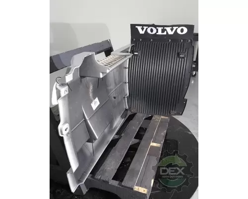 VOLVO VNL760 8916 chassis fairings