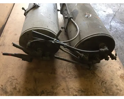 VOLVO VNL760 Air Tank