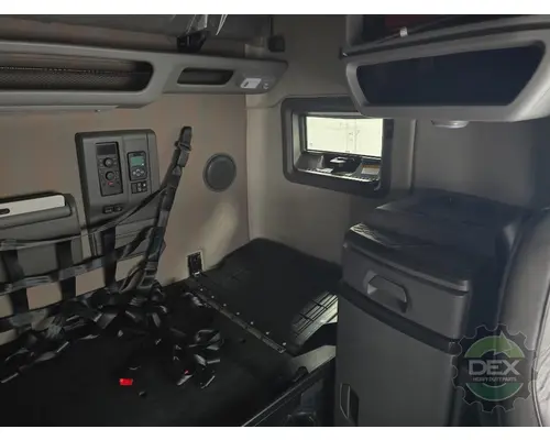VOLVO VNL760 Cab