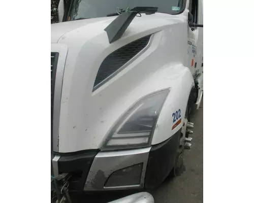 VOLVO VNL760 Hood