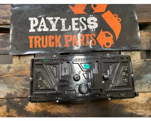 VOLVO VNL760 Instrument Cluster