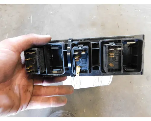 VOLVO VNL770 Dash  Console Switch