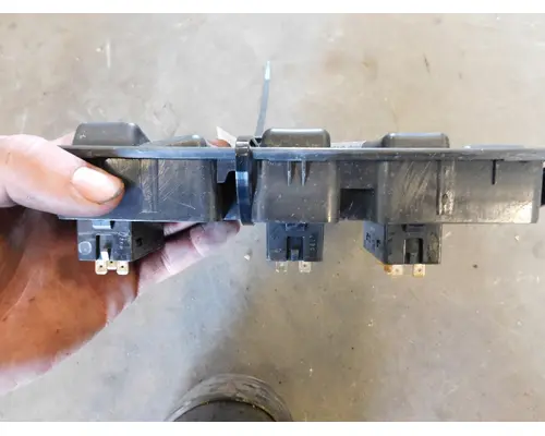 VOLVO VNL770 Dash  Console Switch