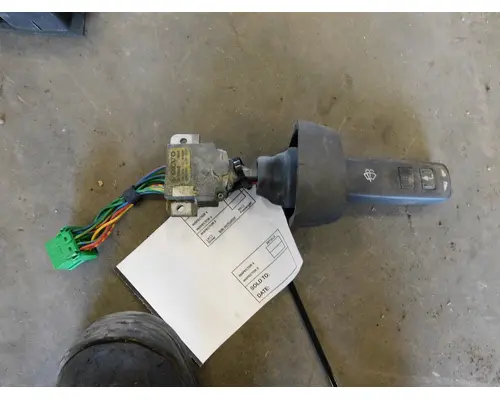 VOLVO VNL770 Dash  Console Switch
