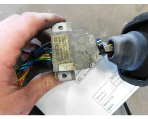 VOLVO VNL770 Dash  Console Switch