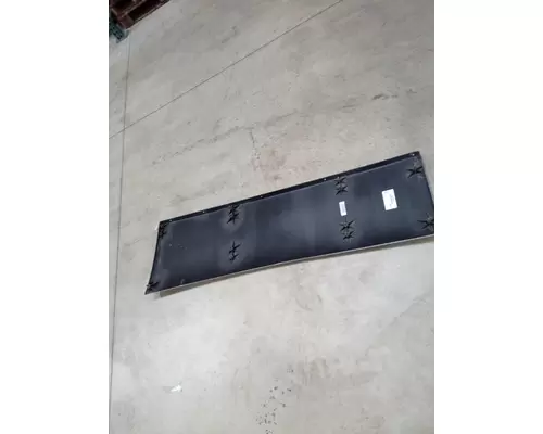VOLVO VNL770 Skirt