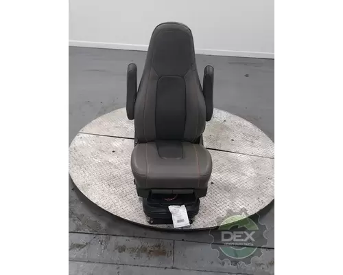 VOLVO VNL780 8521 front seat, complete