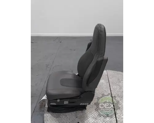 VOLVO VNL780 8521 front seat, complete