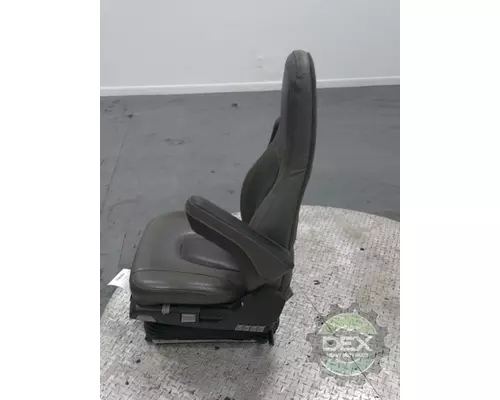 VOLVO VNL780 8521 front seat, complete